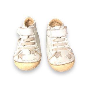 Old soles baby walking shoes size 4 
Euc